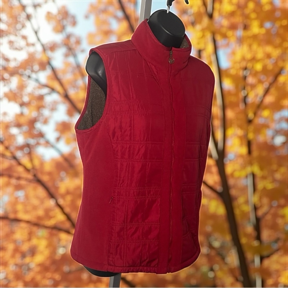 Columbia Red Quilted Sherpa Lined Vest Size Medium - Picture 3 of 15